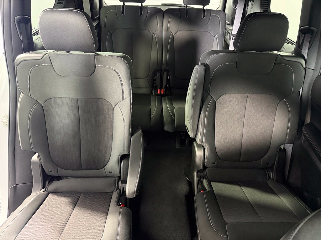 Used 2024 White Jeep Laredo image 20