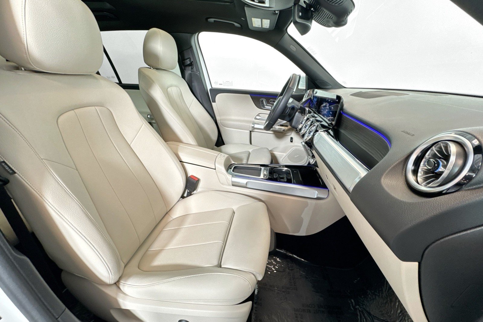 Certified Used 2026 Polar White Mercedes-Benz GLB 250 4MATIC® SUV image 27