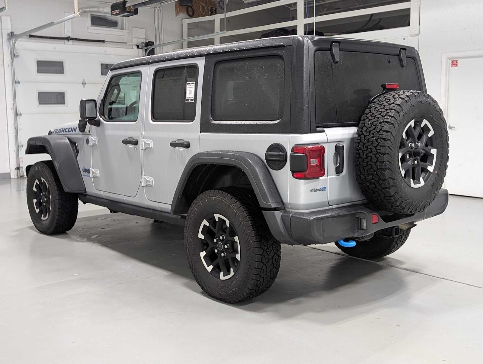 Used 2024 Silver Zynith Clearcoat Jeep Rubicon image 9