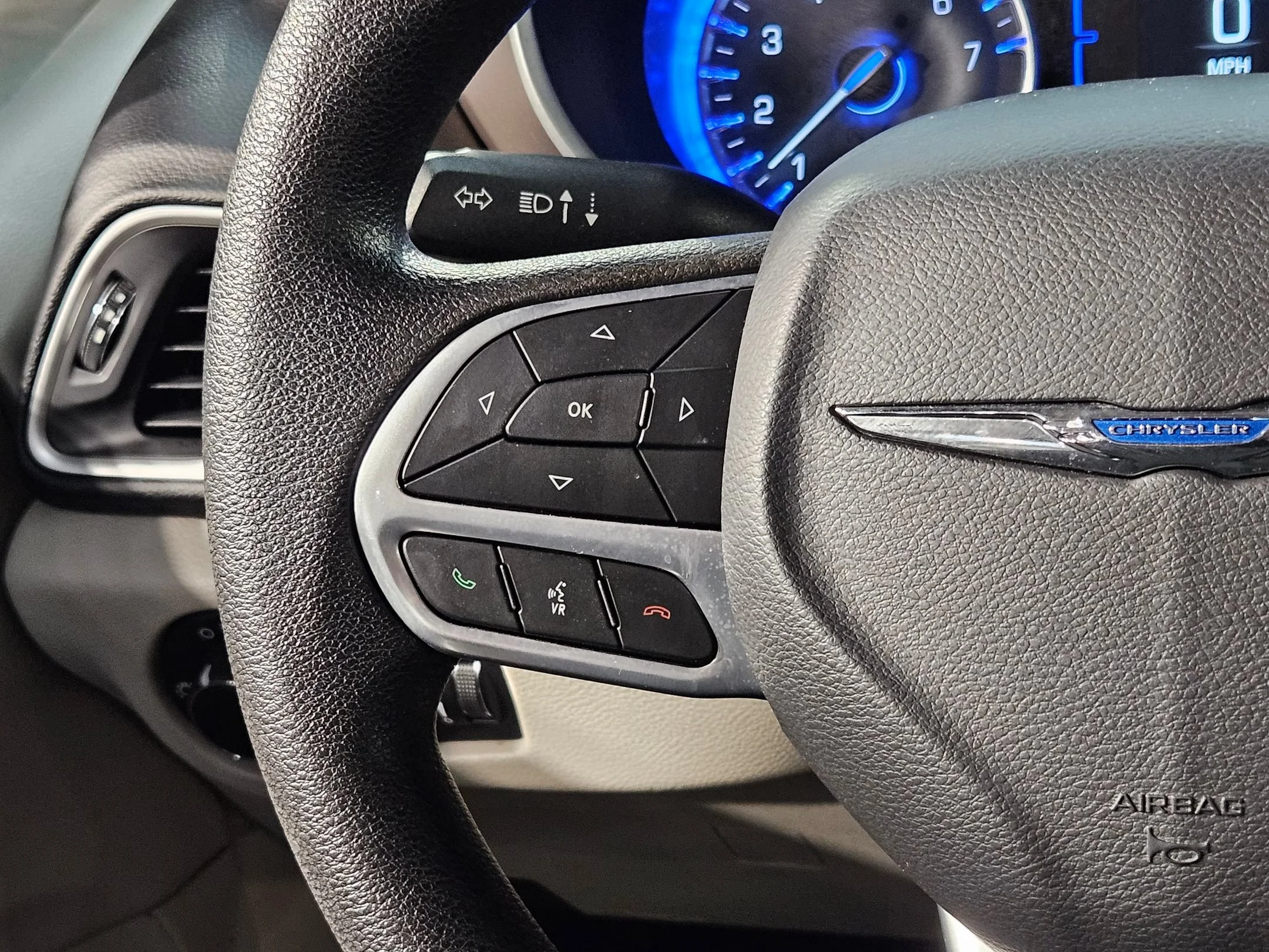 Used 2021 Brilliant Black Crystal Pearlcoat Chrysler L image 27
