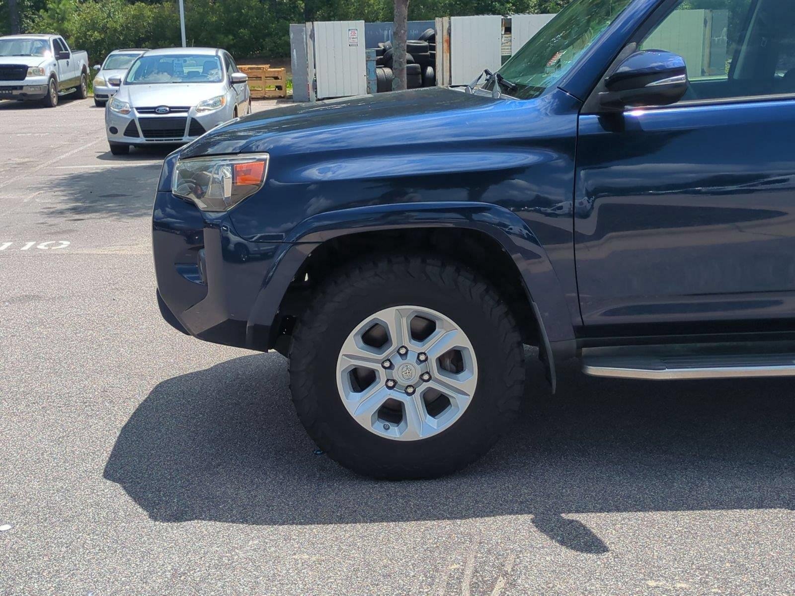 Used 2018 Nautical Blue Metallic Toyota SR5 Premium image 10