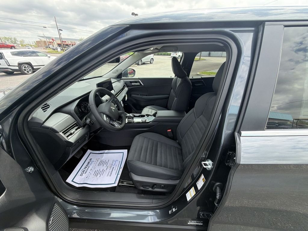 New 2026 Gray Mitsubishi SE image 11