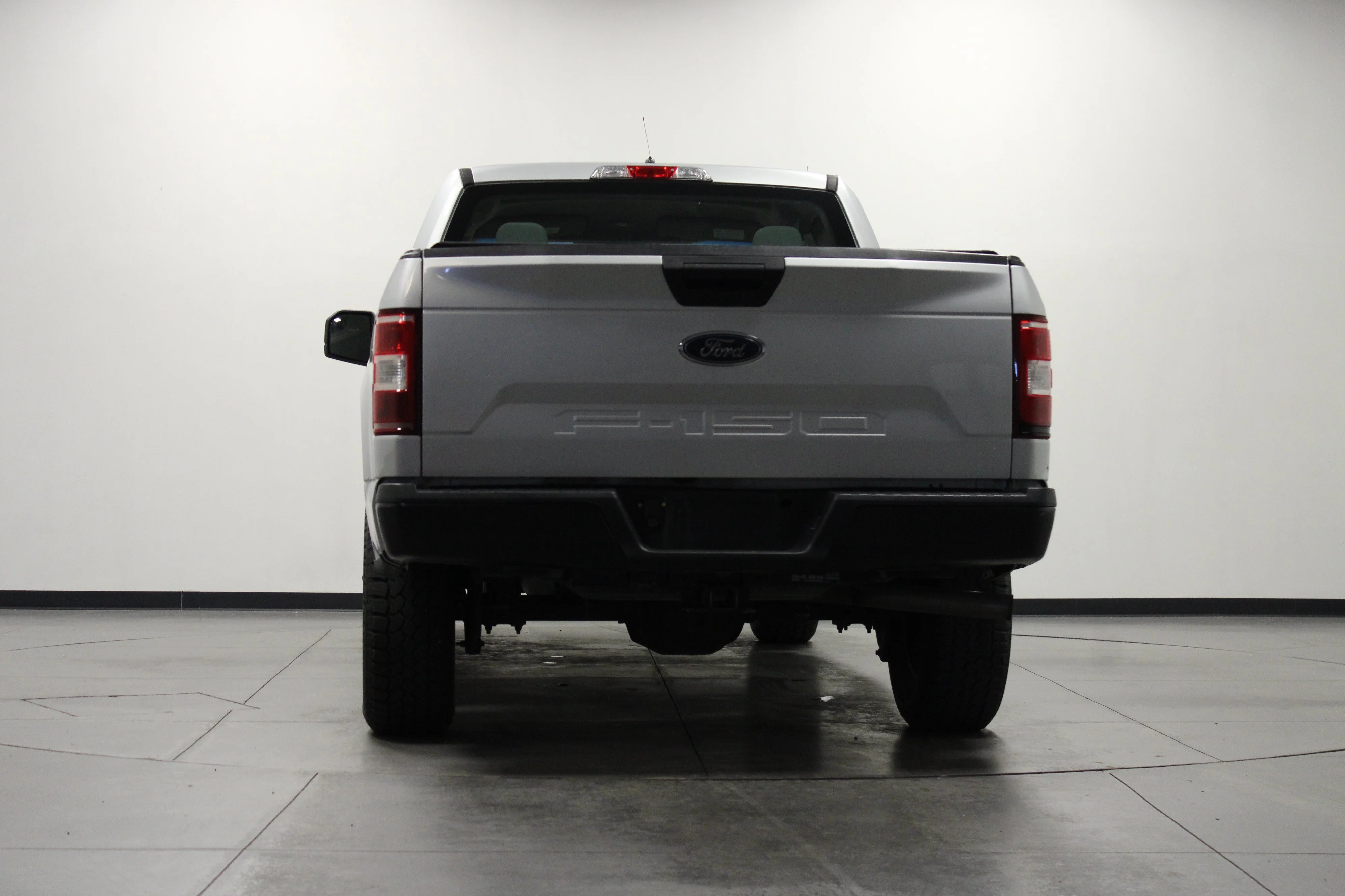 Used 2018 Ingot Silver Metallic Ford XL image 5