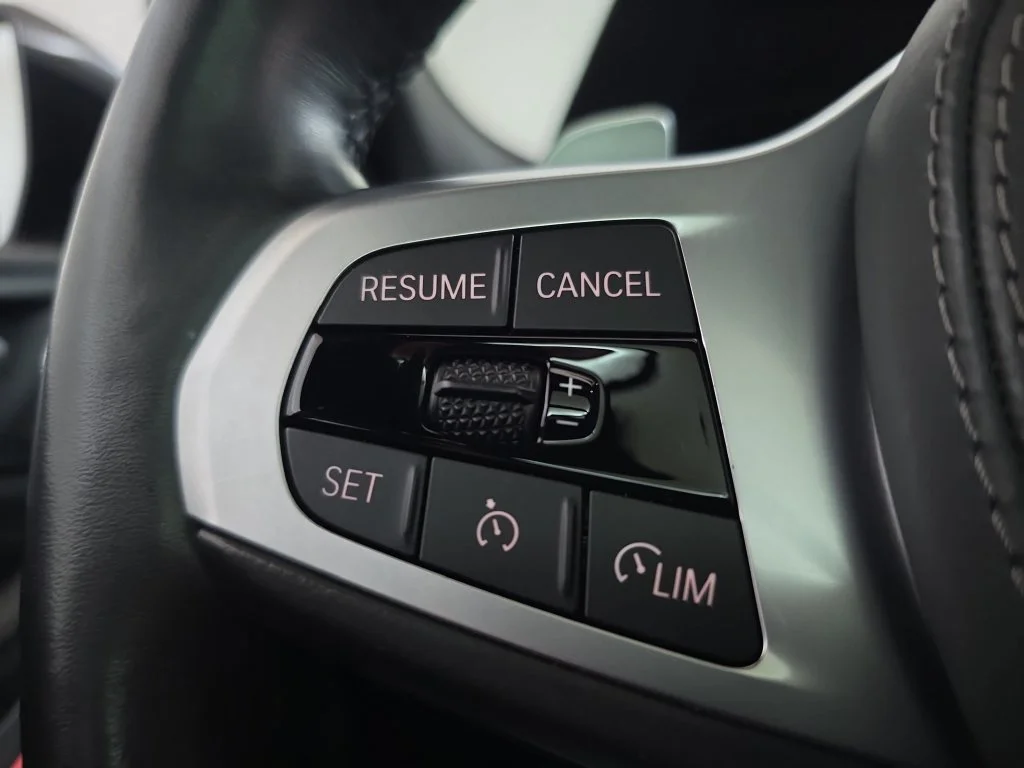 Used 2022 White BMW xDrive40i image 19