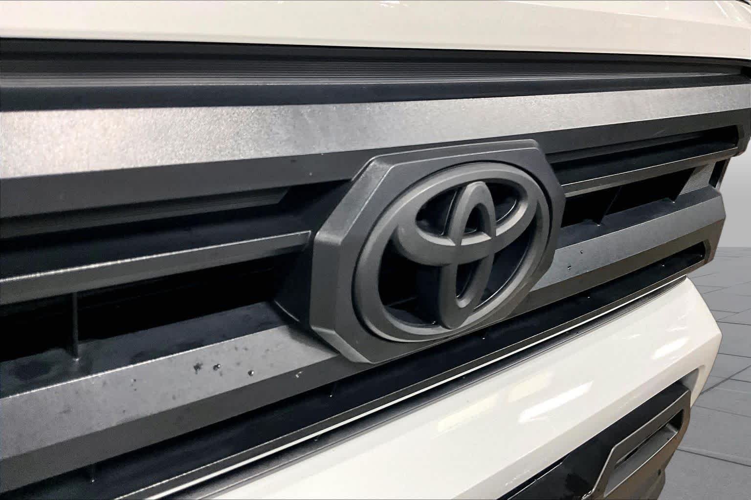 Used 2025 Ice Cap Toyota SR5 image 28