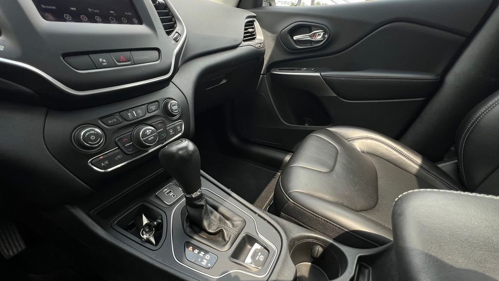 Used 2020 Blue Jeep Latitude Plus image 23