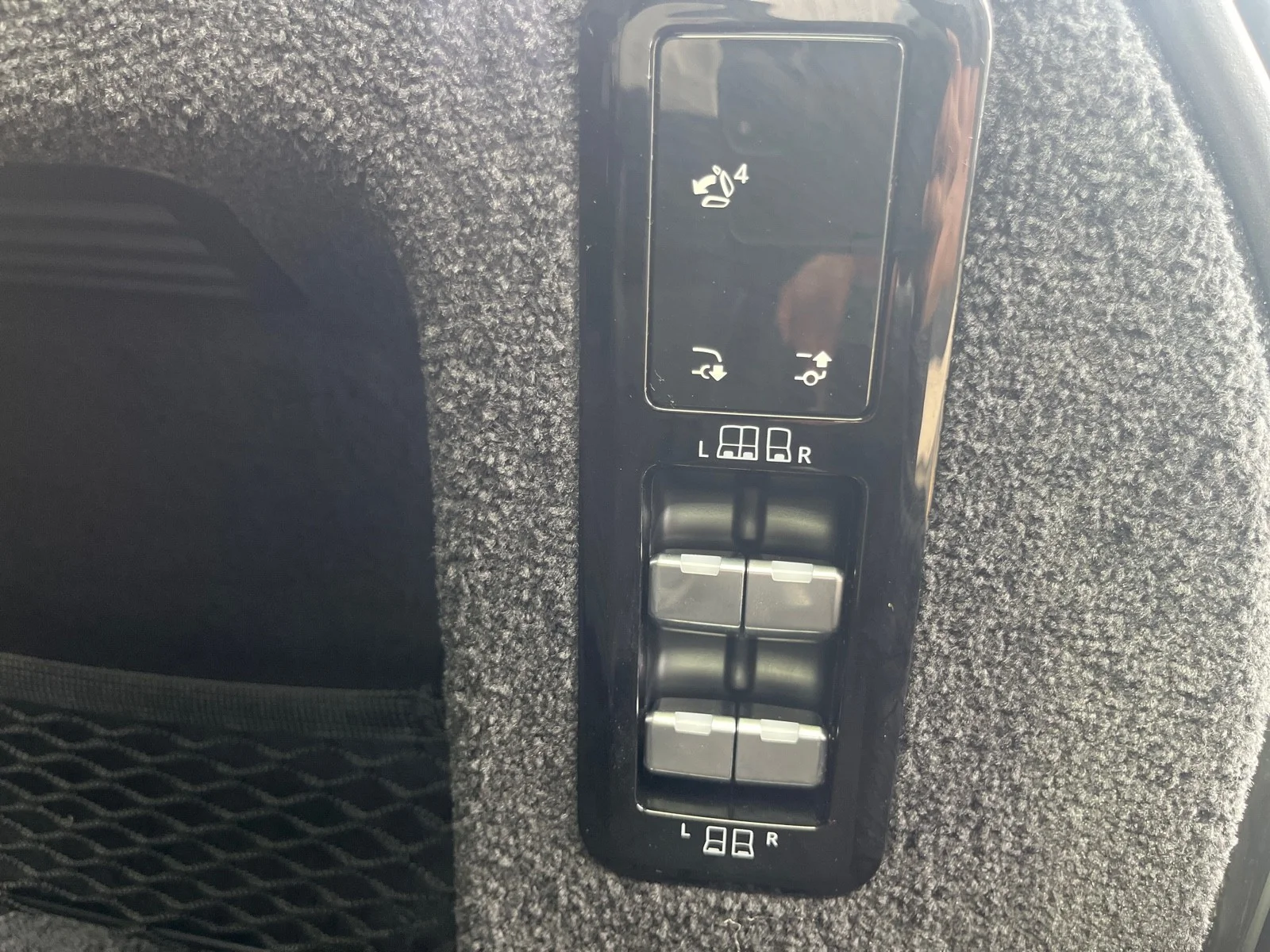 Used 2022 Fuji White Land Rover SE AWD image 12