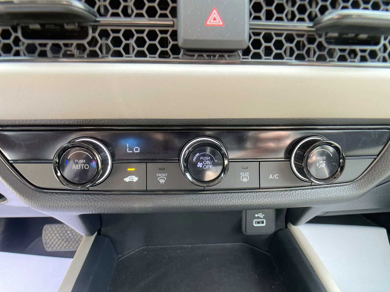 Used 2024 Platinum White Pearl Honda 5DR AWD LX image 17