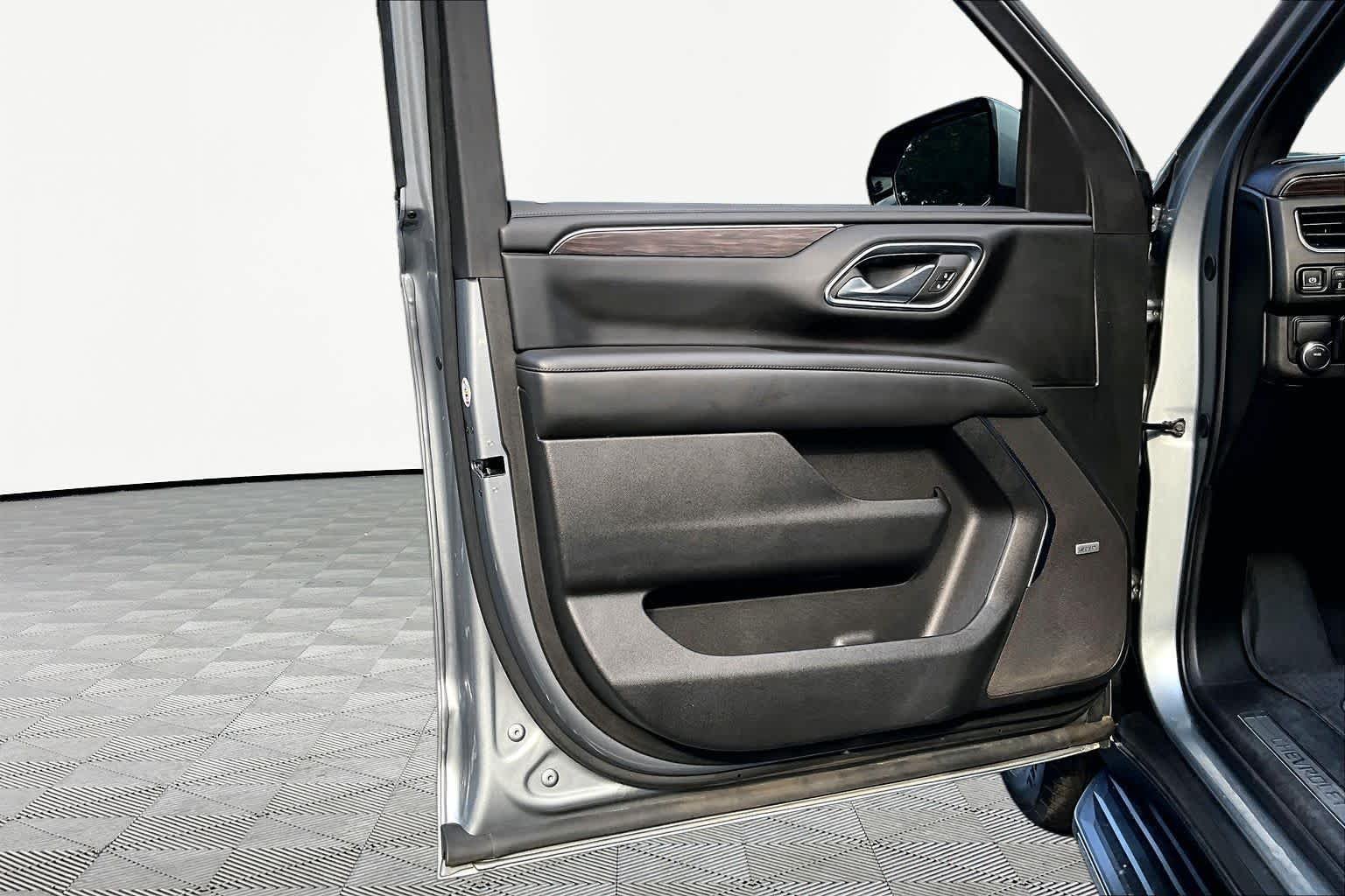 Used 2024 Sterling Gray Metallic Chevrolet LT image 22