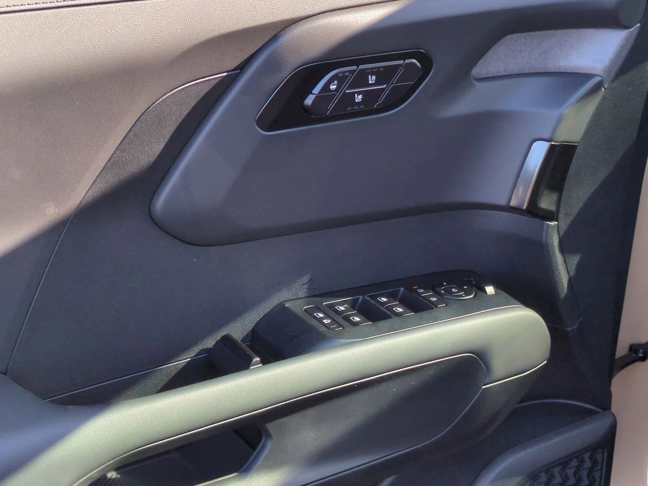 New 2027 Terrain Brown Kia X-Line EX image 24