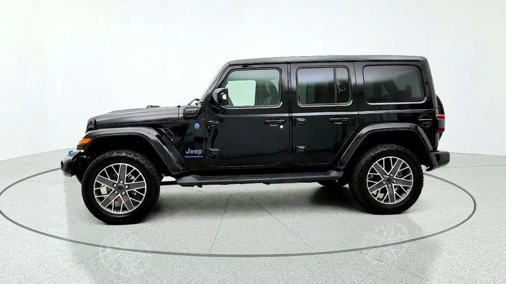 Used 2024 Black Clearcoat Jeep High Altitude 4x4 image 8