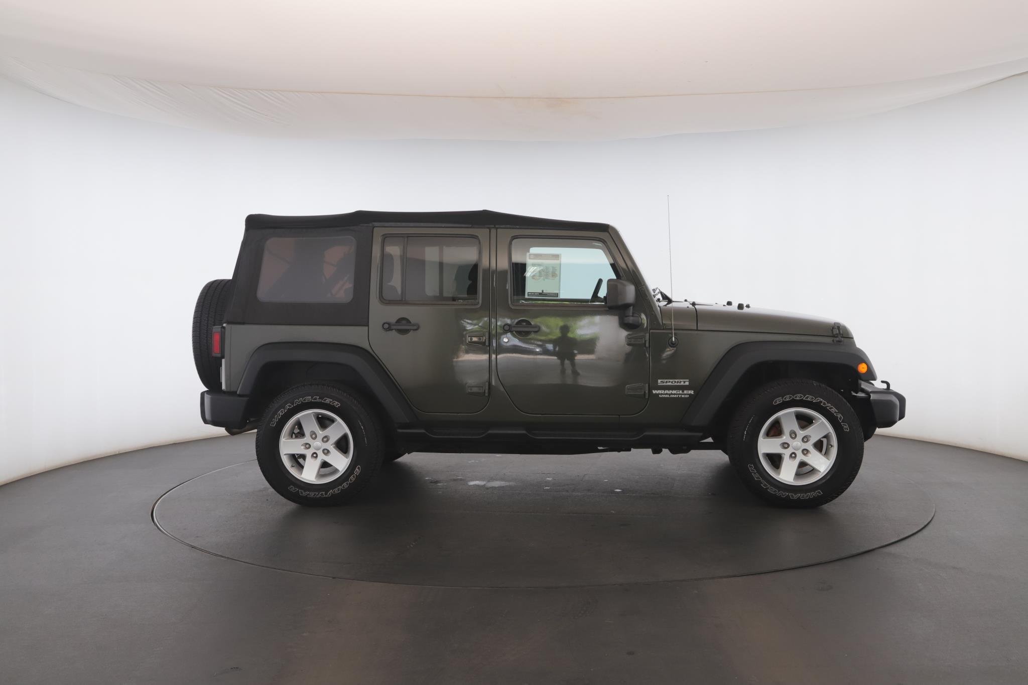 Used 2015 Tank Clearcoat Jeep 4WD 4dr Sport image 18