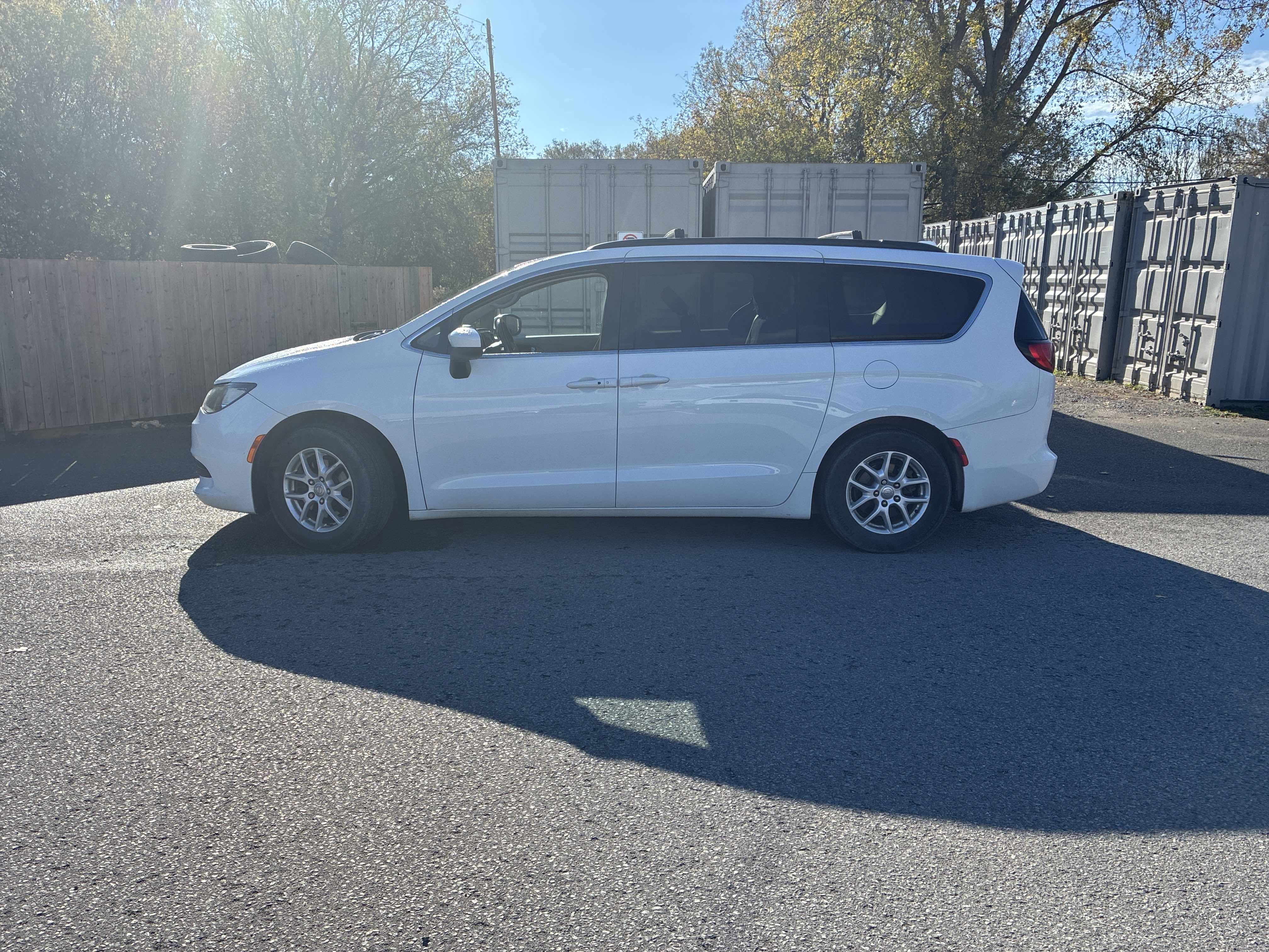 Certified Pre-Owned 2019 Chrysler Pacifica LX Mini-van, Passenger - Main Image