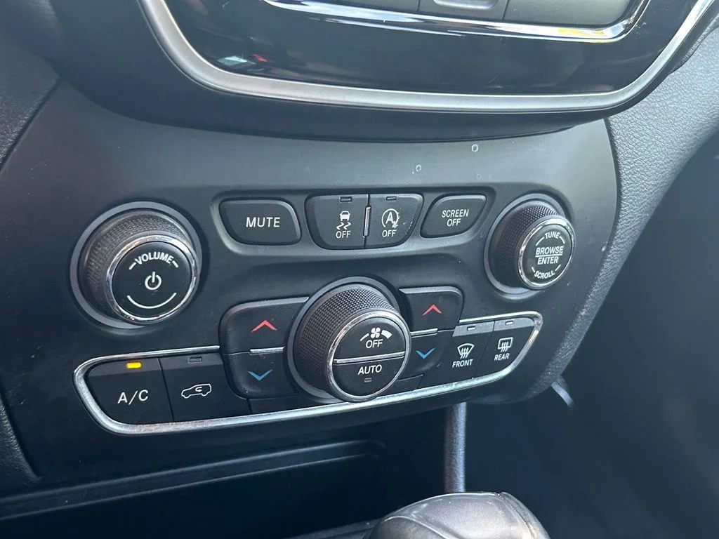 Used 2019 Gray Jeep Limited image 22