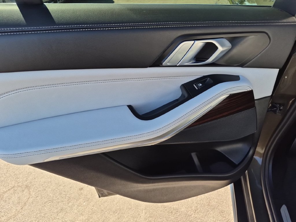 Used 2026 Green BMW sDrive40i image 18
