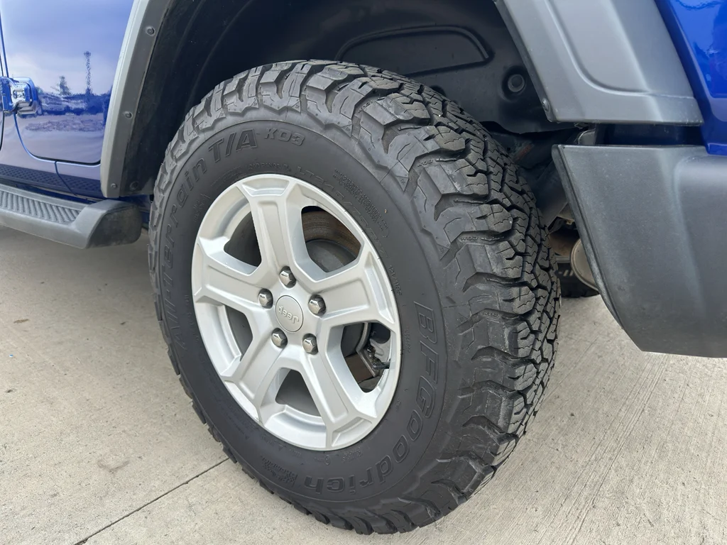 Used 2020 Ocean Blue Metallic Clearcoat Jeep Sport S image 8
