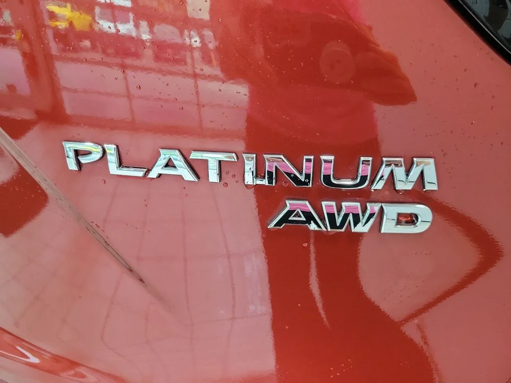 Used 2015 Red Nissan Platinum image 13