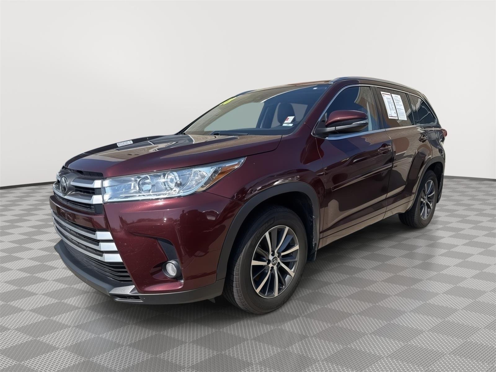 Certified Used 2018 Ooh La La Rouge Mica Toyota XLE image 2