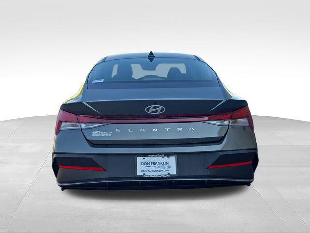 New 2026 Gray Hyundai SE image 4