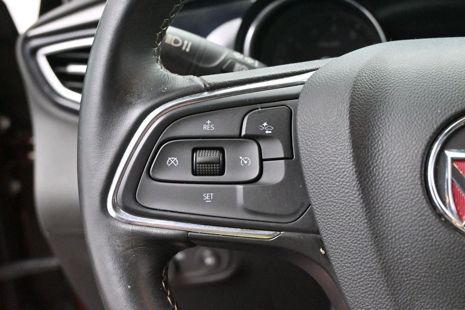 Used 2023 Rosewood Metallic Buick Preferred image 18
