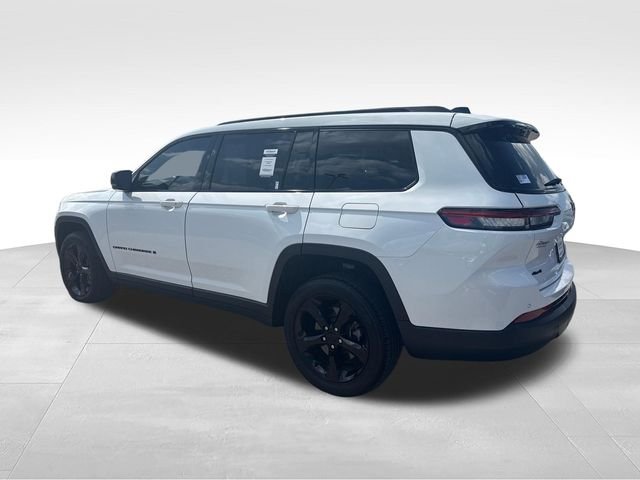 Used 2025 White Jeep Altitude X image 3