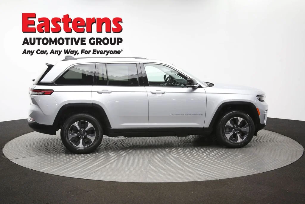 Used 2022 Silver Jeep 4xe image 47
