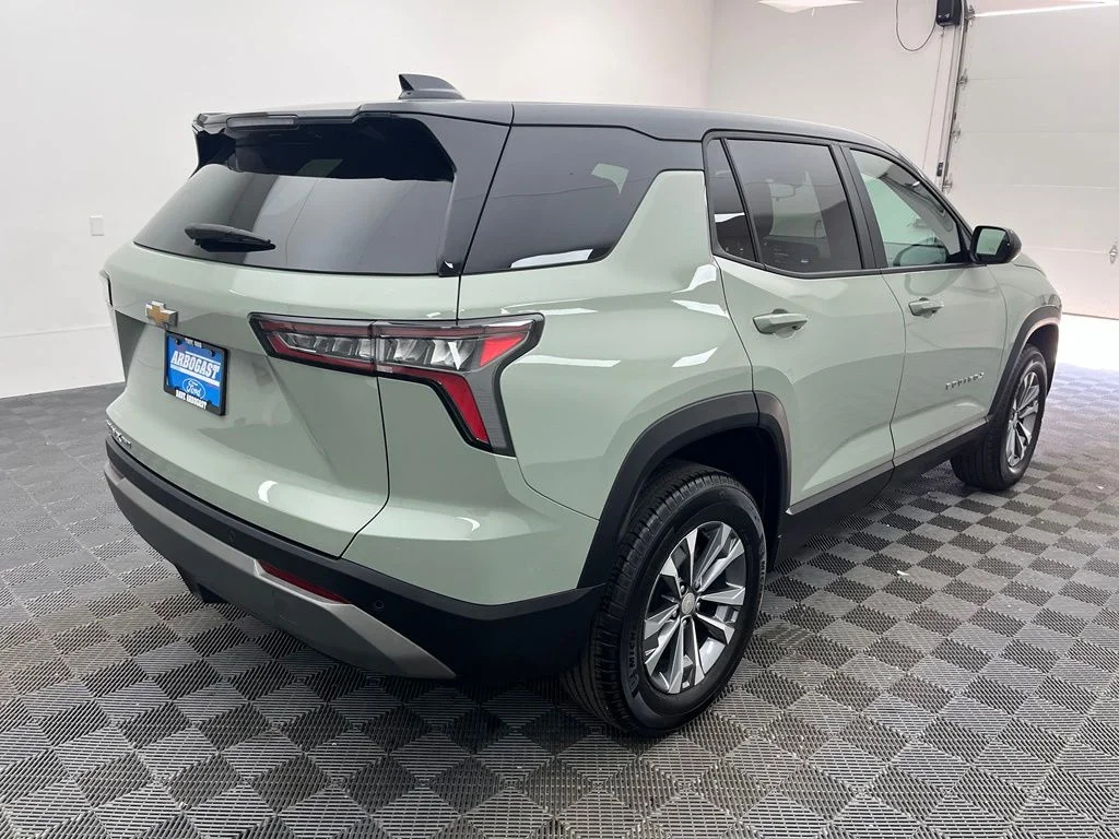 Used 2025 Green Chevrolet LT image 8