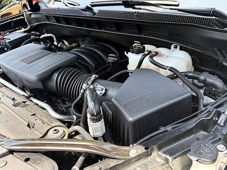 Used 2025 Black Chevrolet Z71 image 27