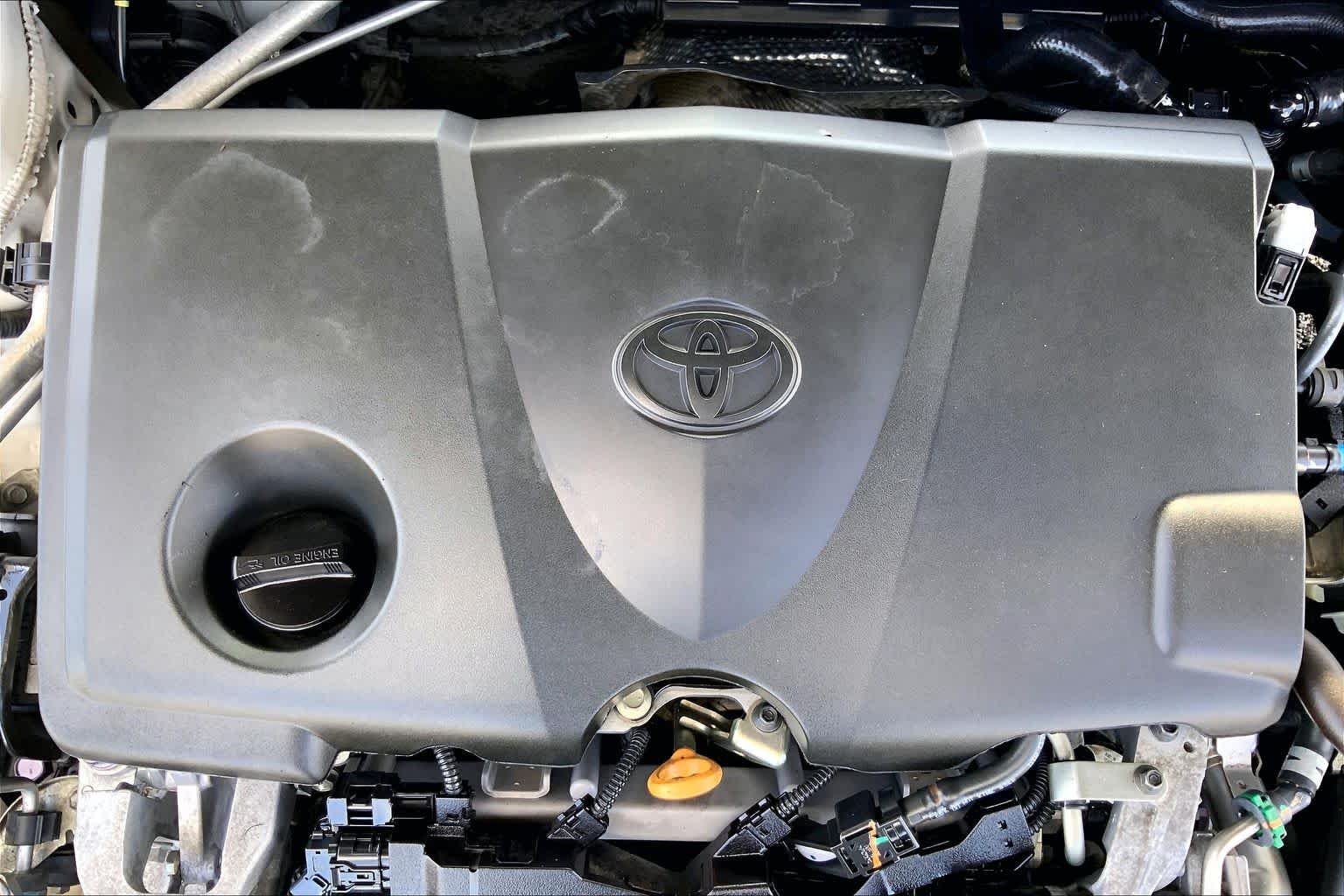 Used 2018 Super White Toyota LE image 32