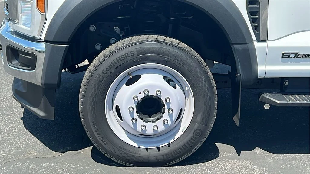 New 2024 Oxford White Ford F-450® XL image 8