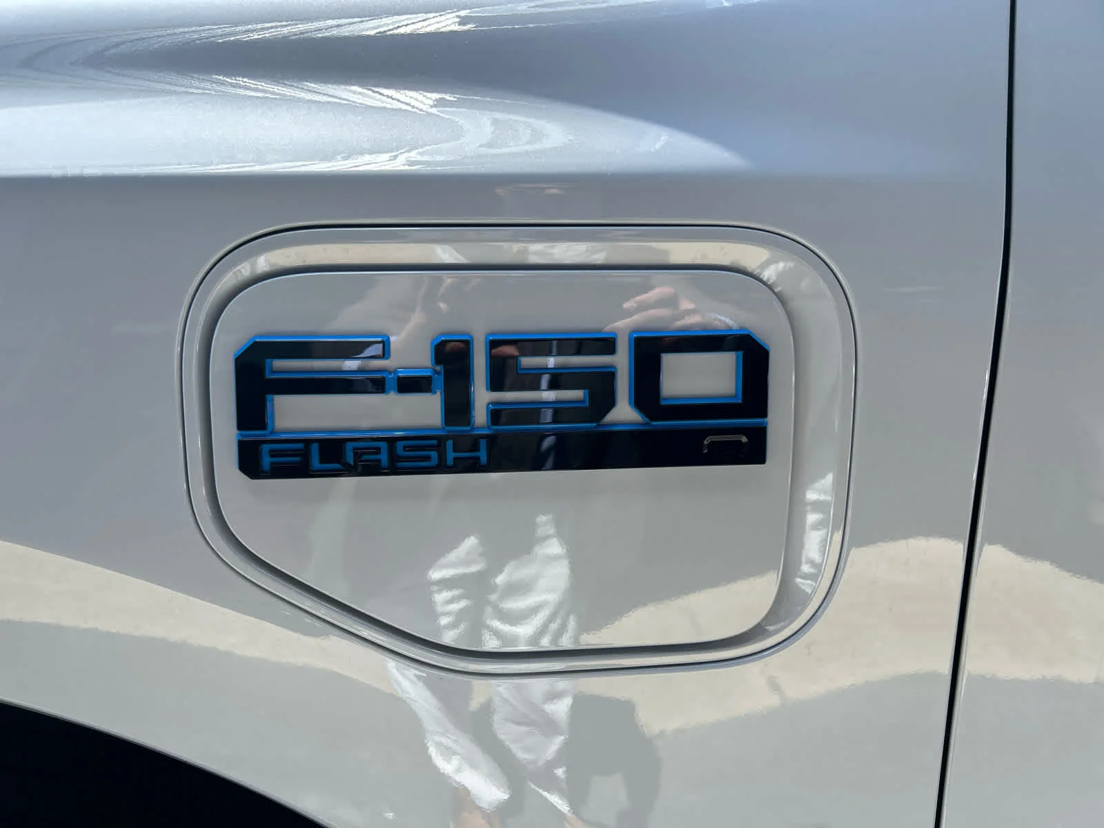 2025 Ford F-150 Lightning Flash - Photo 6