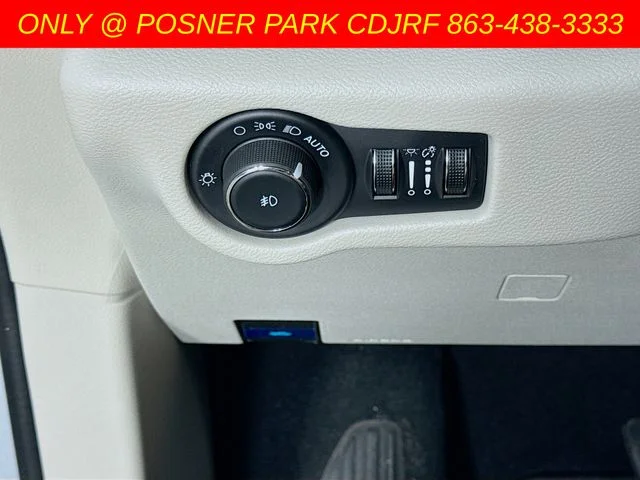 Used 2024 Silver Chrysler Touring L image 10
