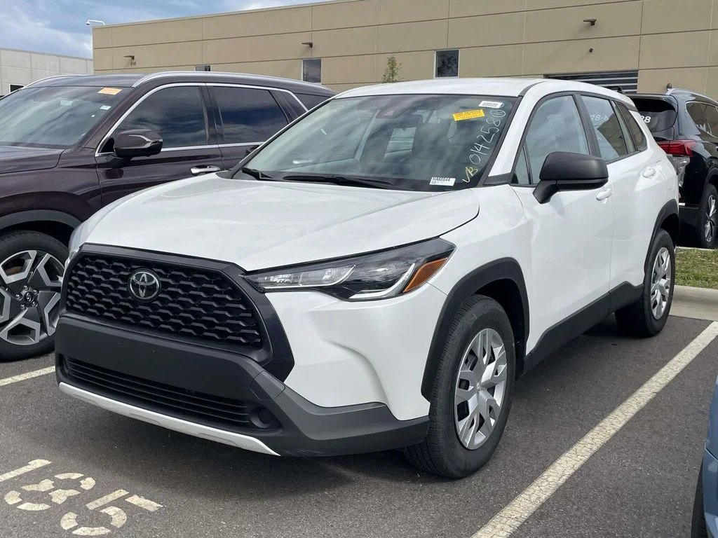 Used 2022 Wind Chill Pearl Toyota L image 2