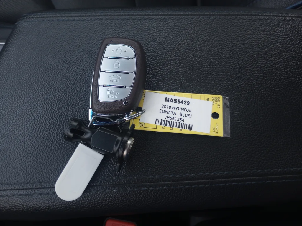Used 2018 Blue Hyundai Limited image 29