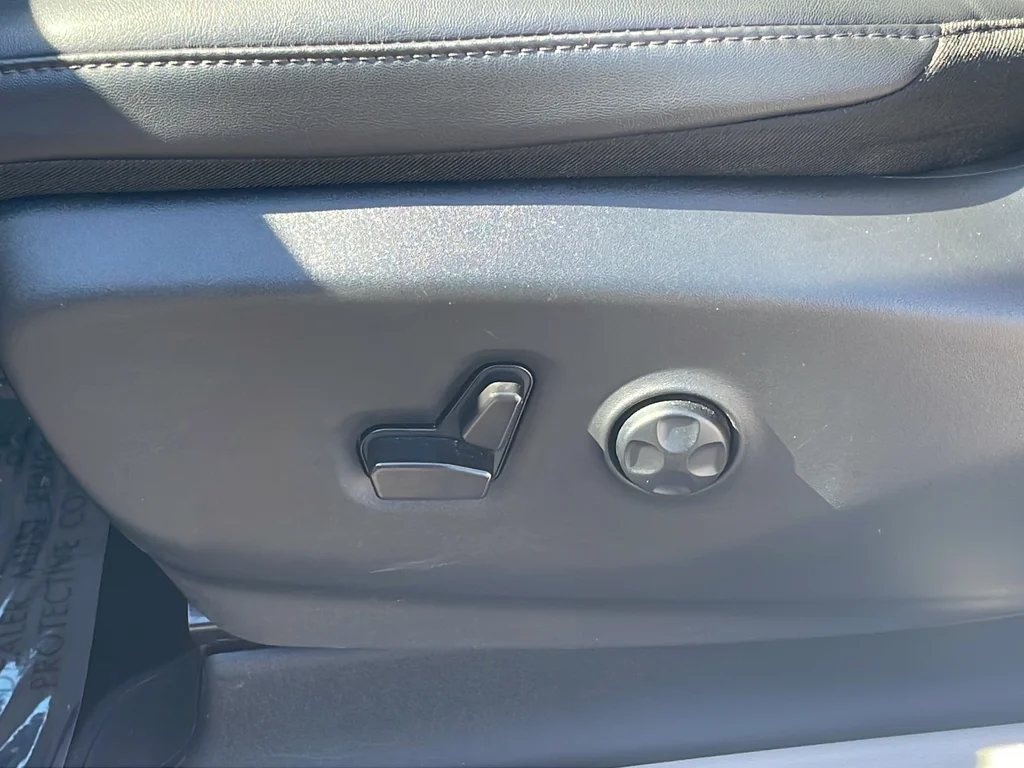 Used 2024 Silver Chrysler Touring L image 18