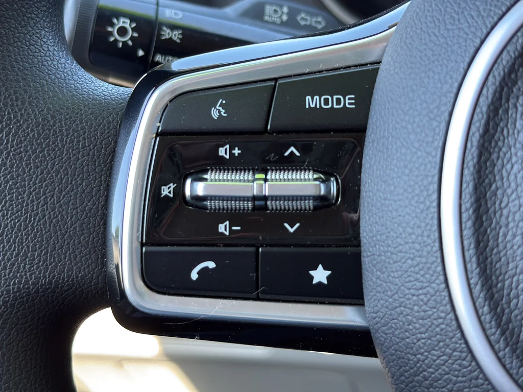 Used 2024 White Kia LX image 29
