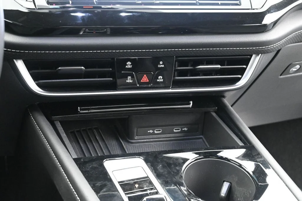 2025 Volkswagen Atlas Cross Sport SE w/Tech - Photo 22
