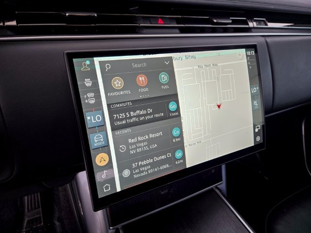Used 2025 White Land Rover SE image 22