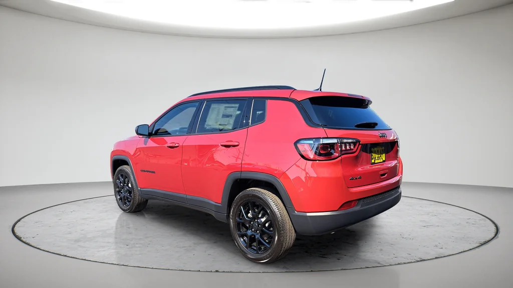 New 2026 Red Hot Pearlcoat Jeep Latitude image 5