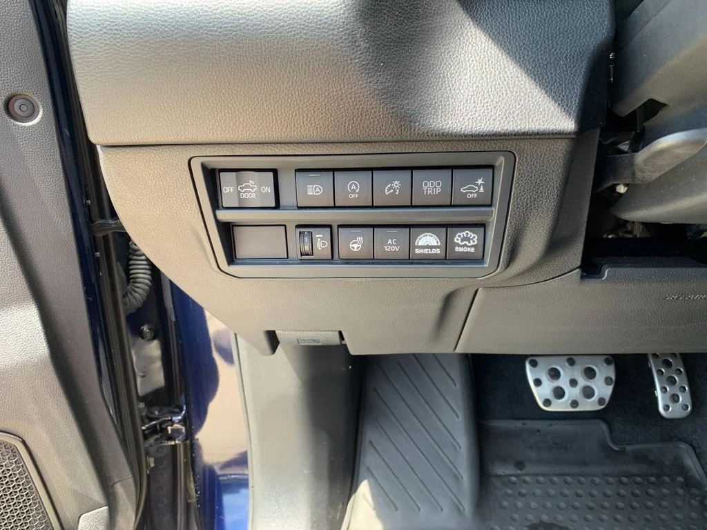 Used 2022  Toyota SR5 image 32