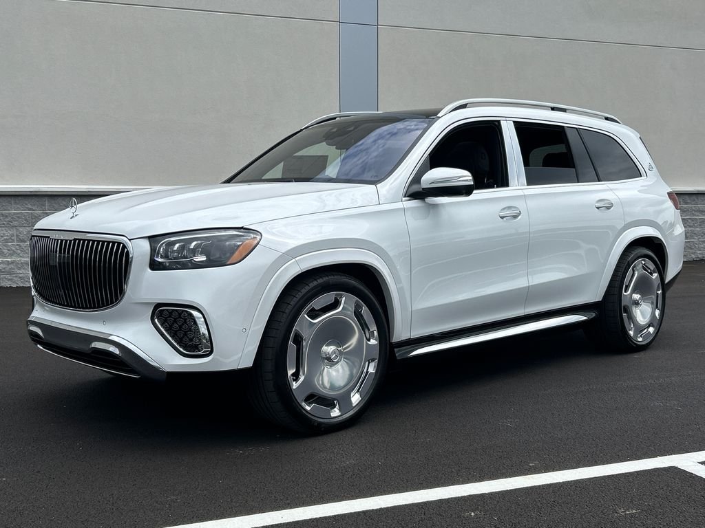 New 2026 MANUFAKTUR Moonlight White Metallic Mercedes-Benz Maybach GLS 600 image 1