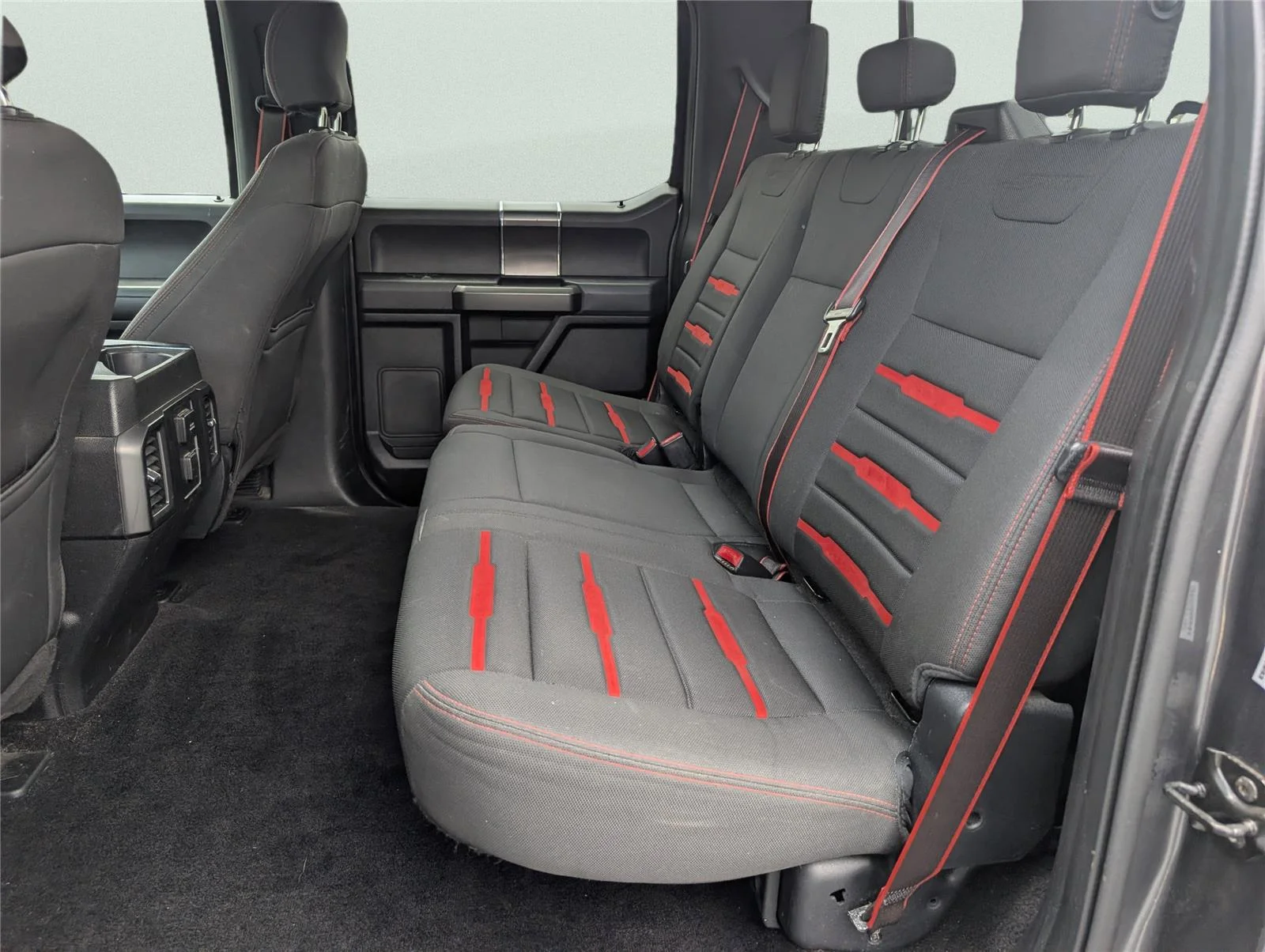 Used 2016 Magnetic Metallic Ford XLT image 12