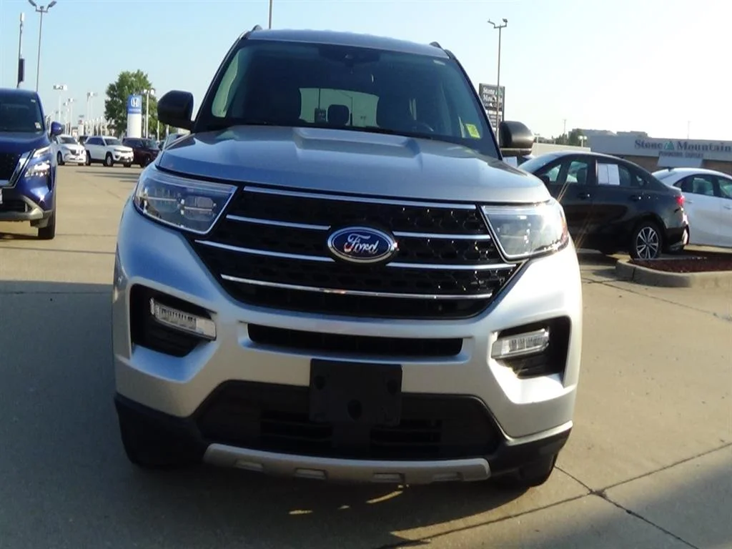 Certified Used 2024 Iconic Silver (js) Ford XLT image 3