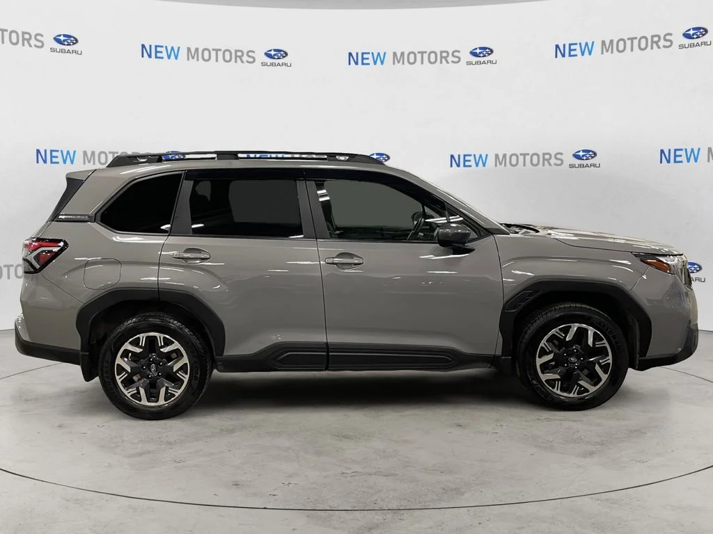 Used 2025 Pearl Subaru Premium image 6