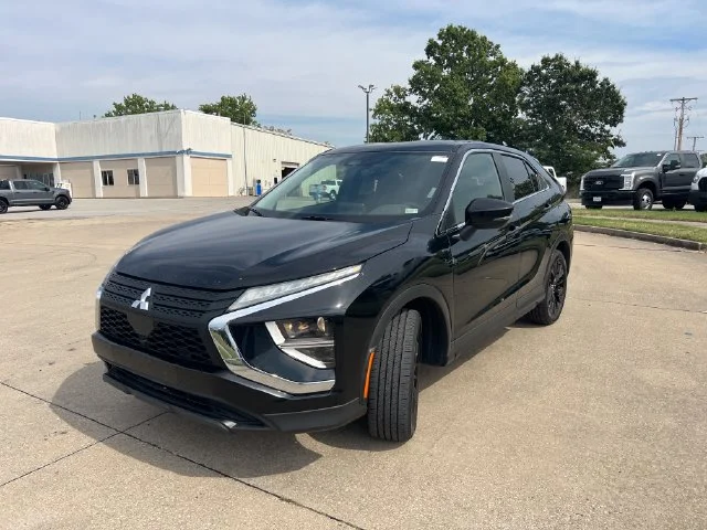 Used 2022  Mitsubishi LE image 1