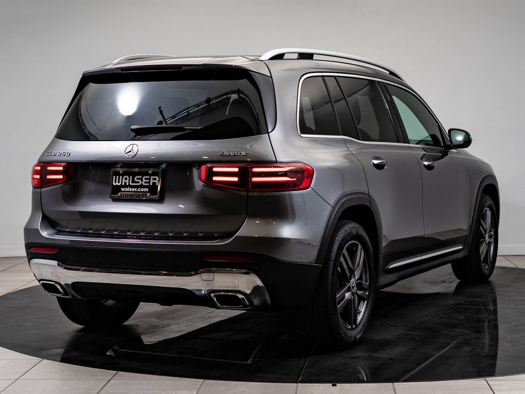 Used 2026 Mountain Grey Metallic Mercedes-Benz GLB 250 image 10