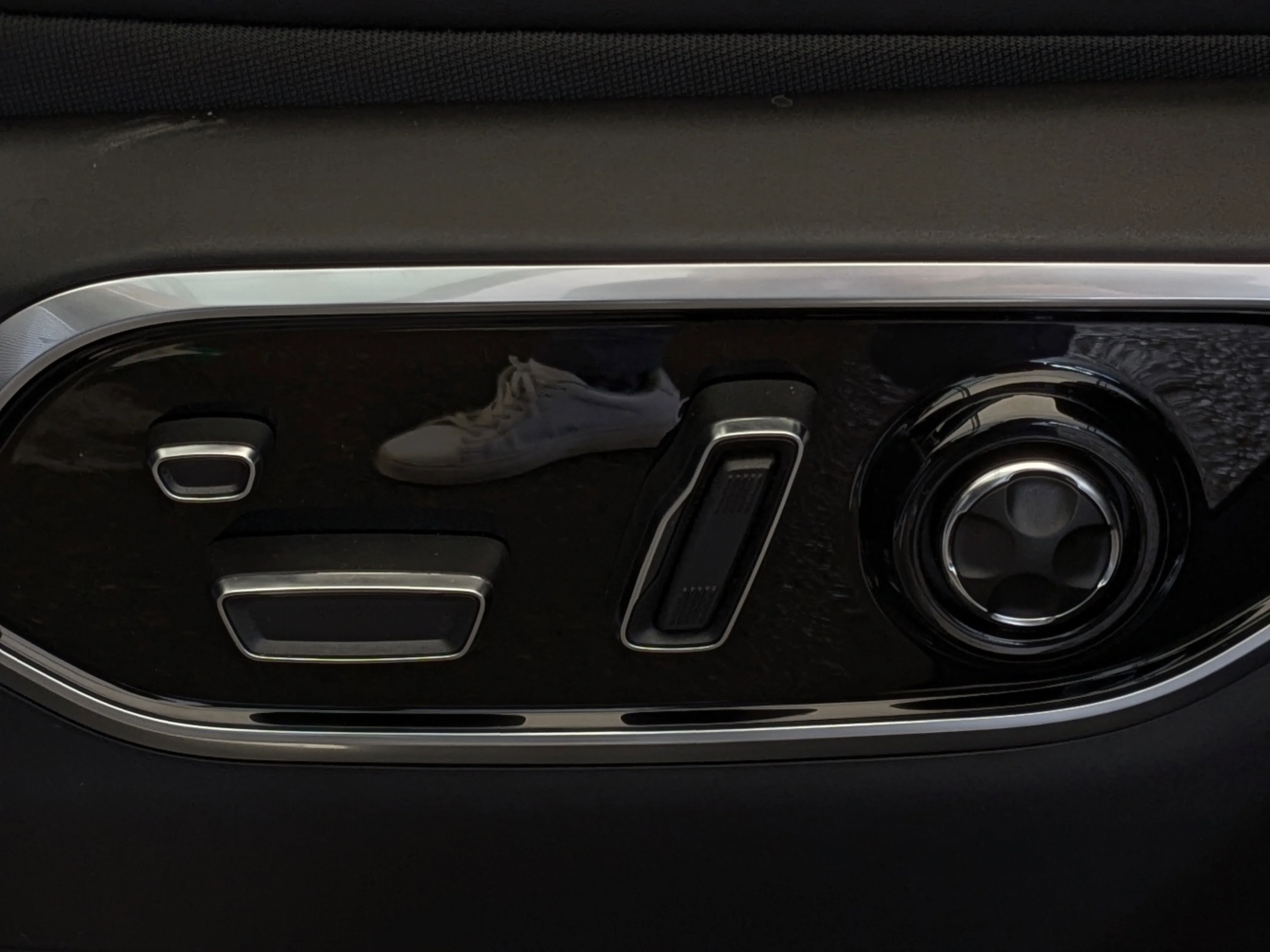 New 2026 White Jeep Summit - - Pano Sunroof - Palermo Lthr - Head-Up Display - Night Vision - Massage Seats & More! image 17