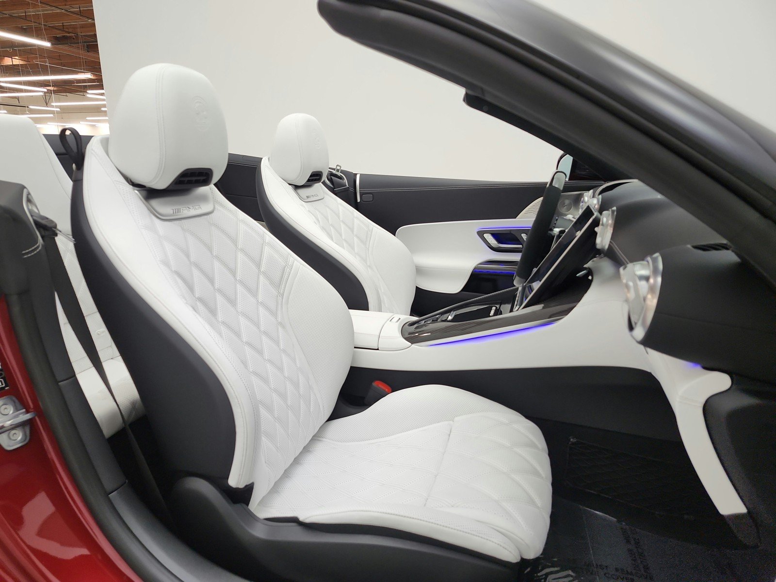 New 2027 MANUFAKTUR Patagonia Red Metallic Mercedes-Benz AMG® SL 63 Roadster image 15