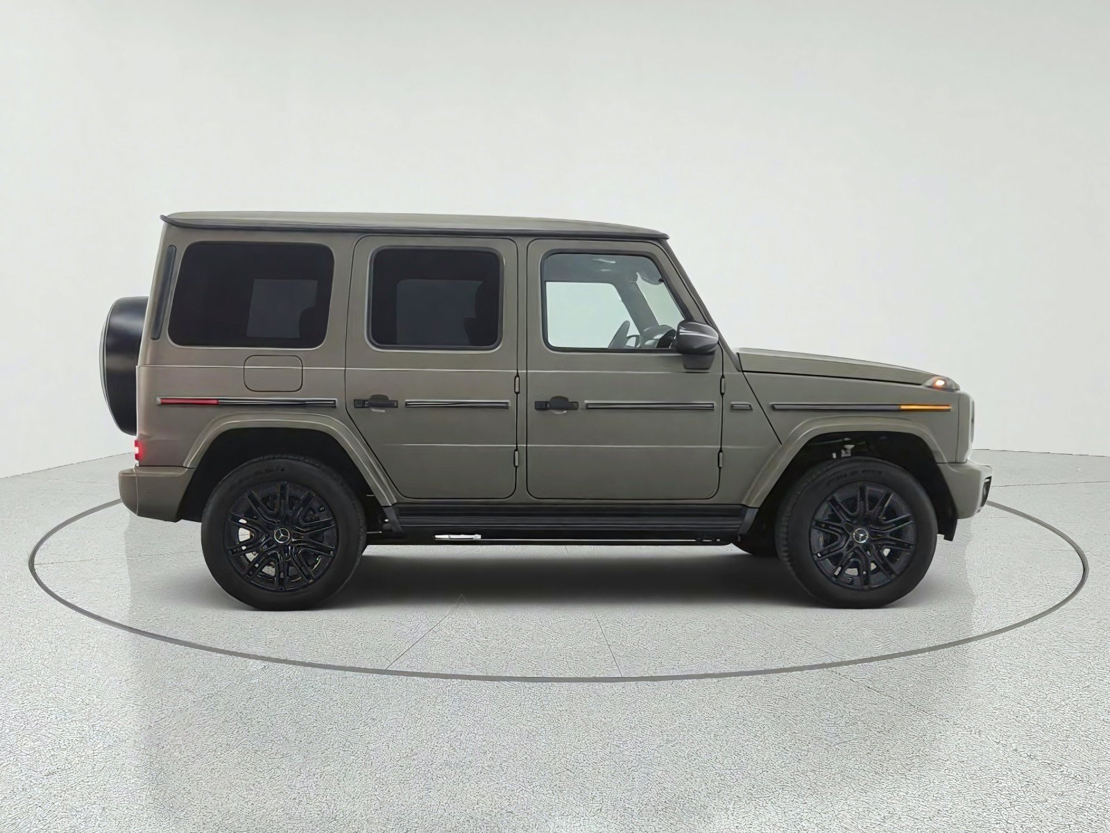 New 2027 MANUFAKTUR Dark Olive Green Magno Mercedes-Benz G 580e SUV image 25