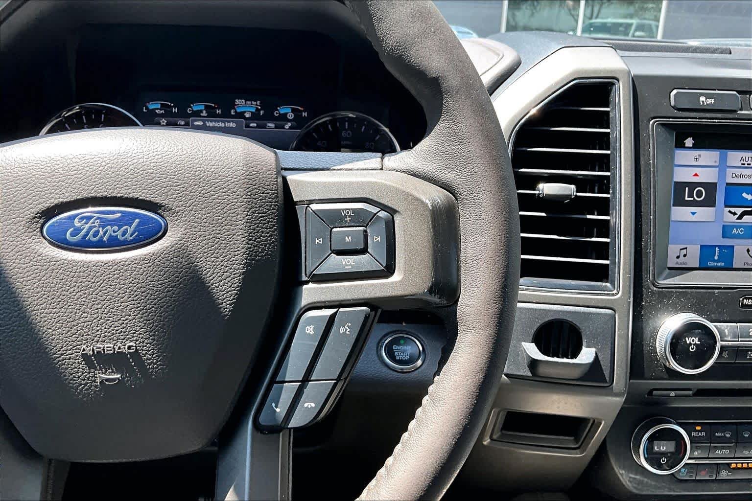 Used 2018 White Platinum Metallic Tri-Coat Ford XLT image 25